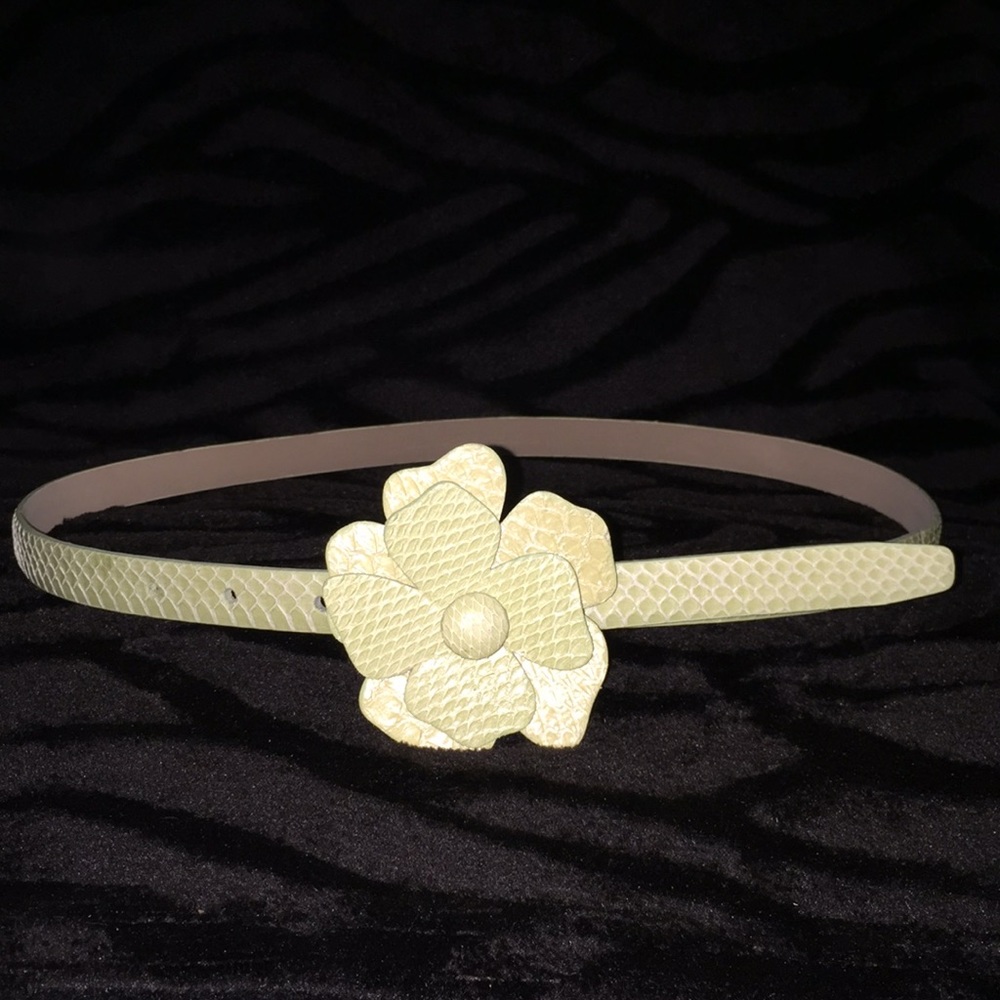 Genuine Learher Sz M lime green faux snkskn belt